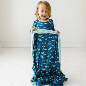 Surf's Up Triple-Layer Bamboo Viscose Large Cloud Blanket
